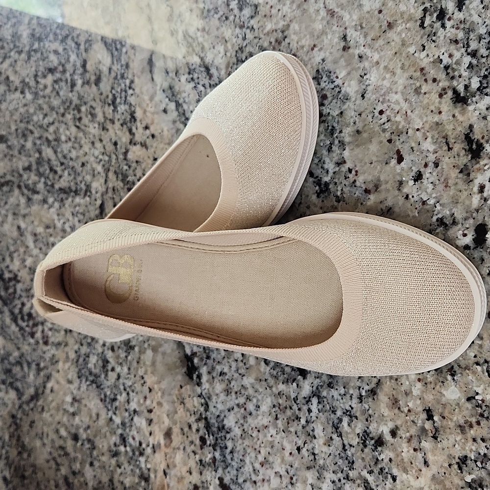 Gianni Bini Beige/Gold Ballet Flats women's size 6.5 new without tags
